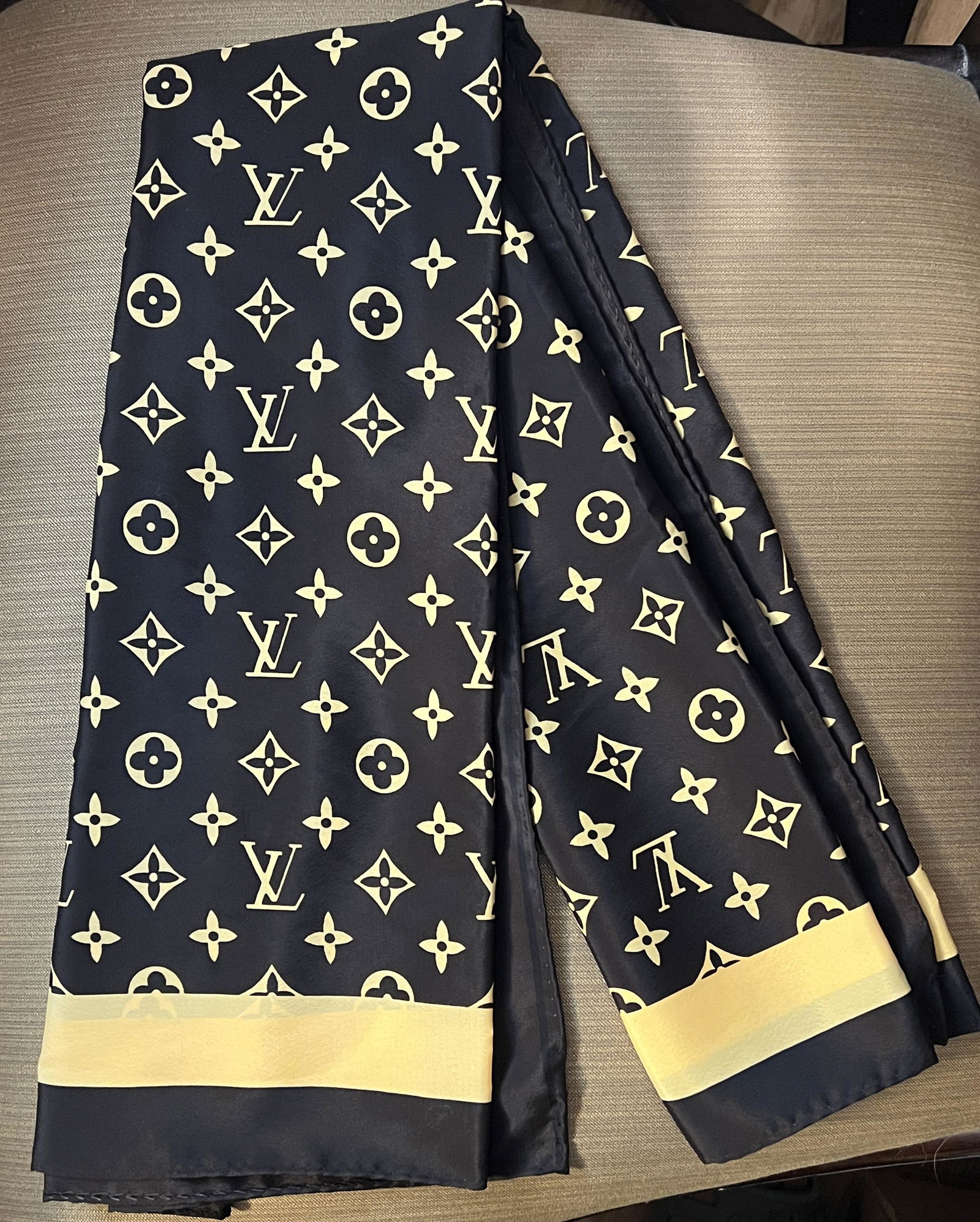 Silk neckerchief Louis Vuitton Brown in Silk 31551010 #32 Silk neckerchief Louis Vuitton Brown in Silk 31551010